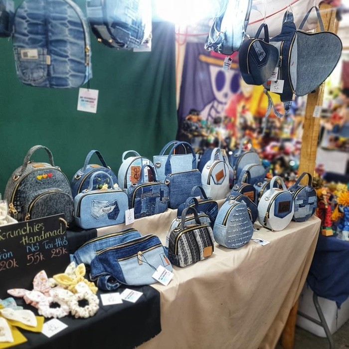 Cô gái bỏ nghề kế toán ổn định, khởi nghiệp từ công việc ‘hồi sinh’ vải jean cũ thành túi xách thời thượng